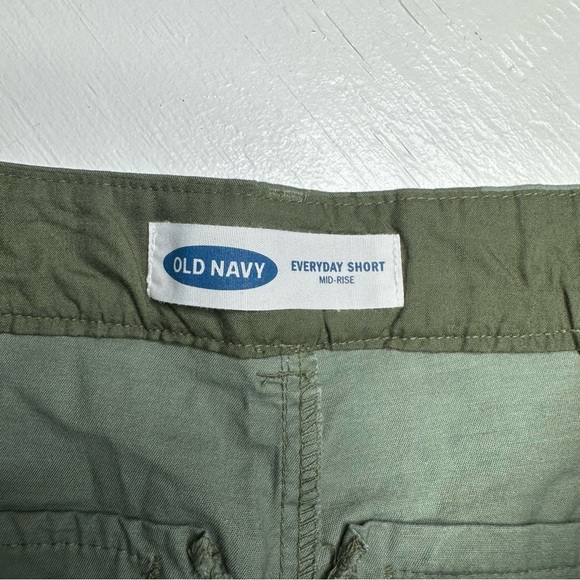 NEW Old Navy Chino Shorts Womens Size 2 Green Camo 5” Inseam Mid Rise Stretch - Picture 3 of 8